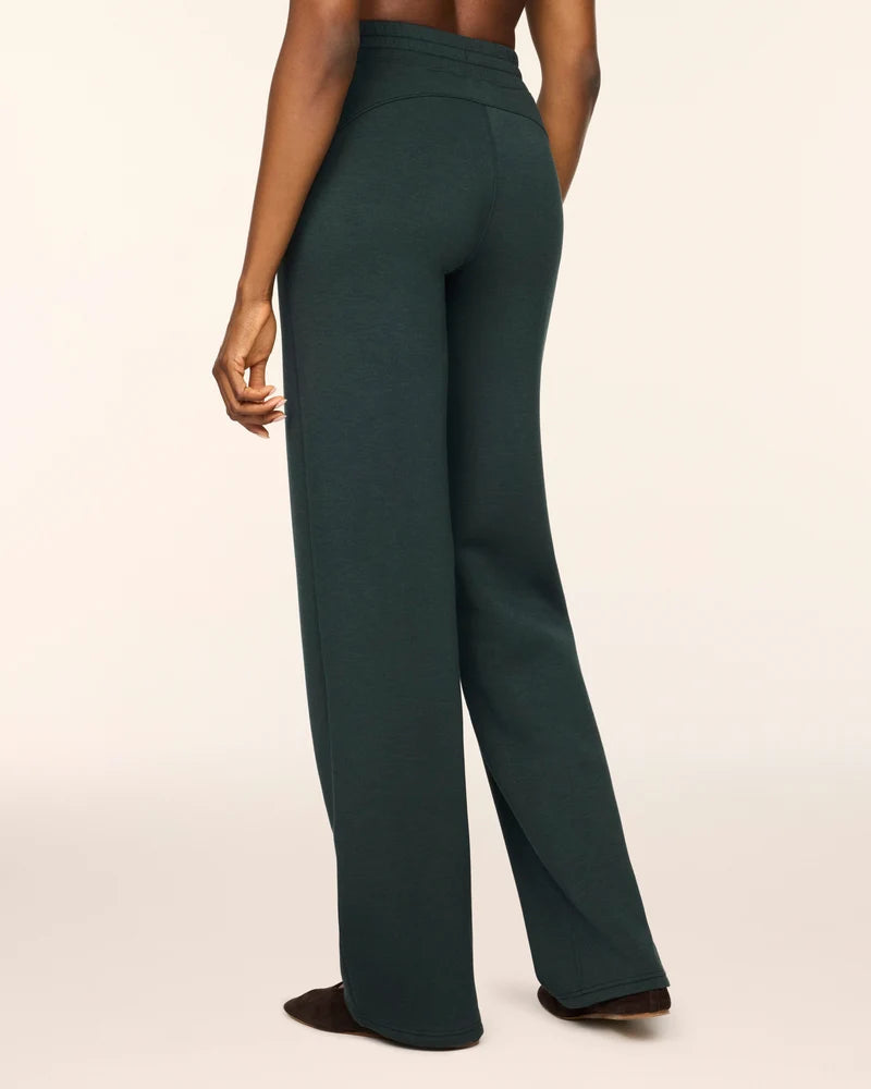 Airessentials Straight Leg Pant