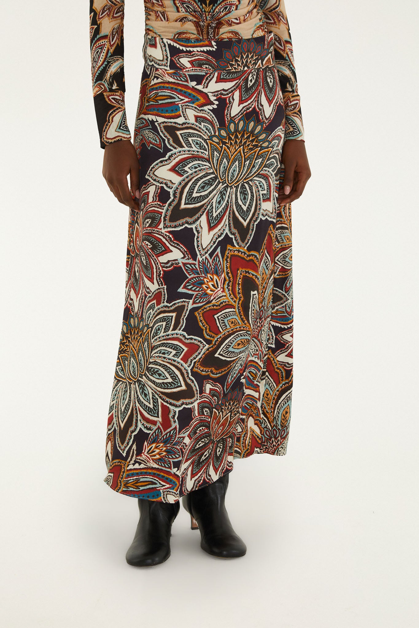 TAPESTRY FLOWERS BEIGE MAXI SKIRT