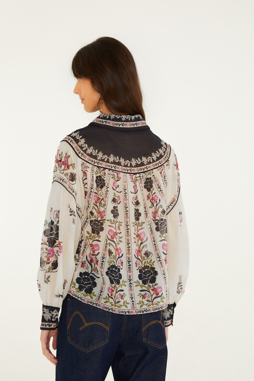 DELICATE FLORAL CREAM BLOUSE