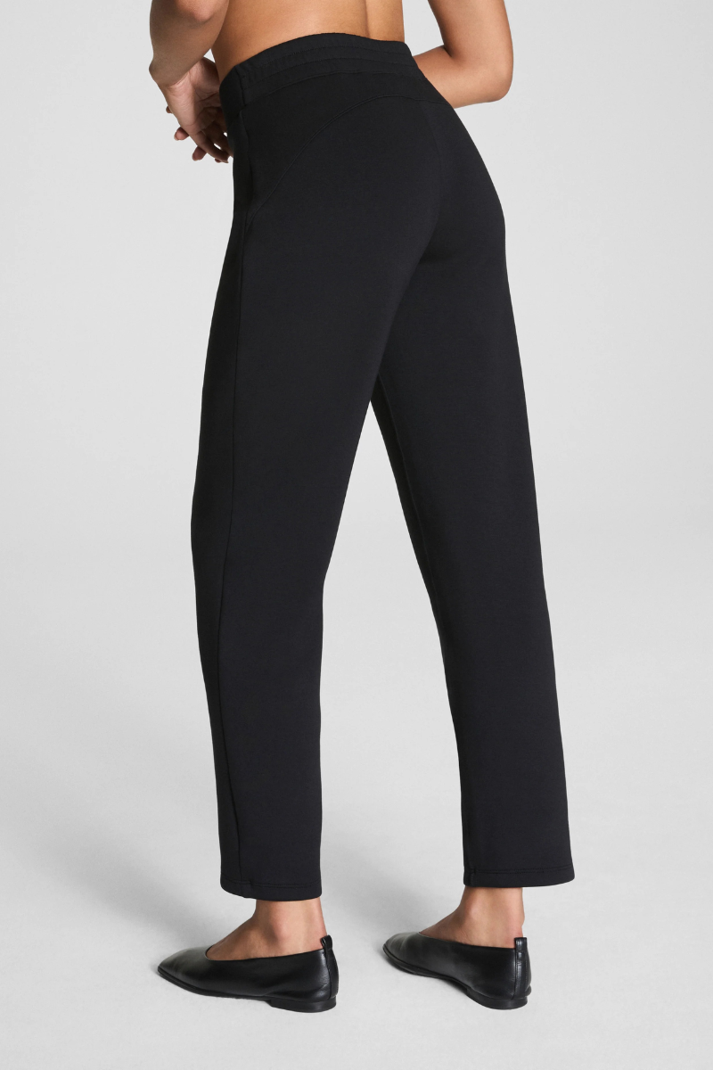 AirEssentials Slim Straight Pant