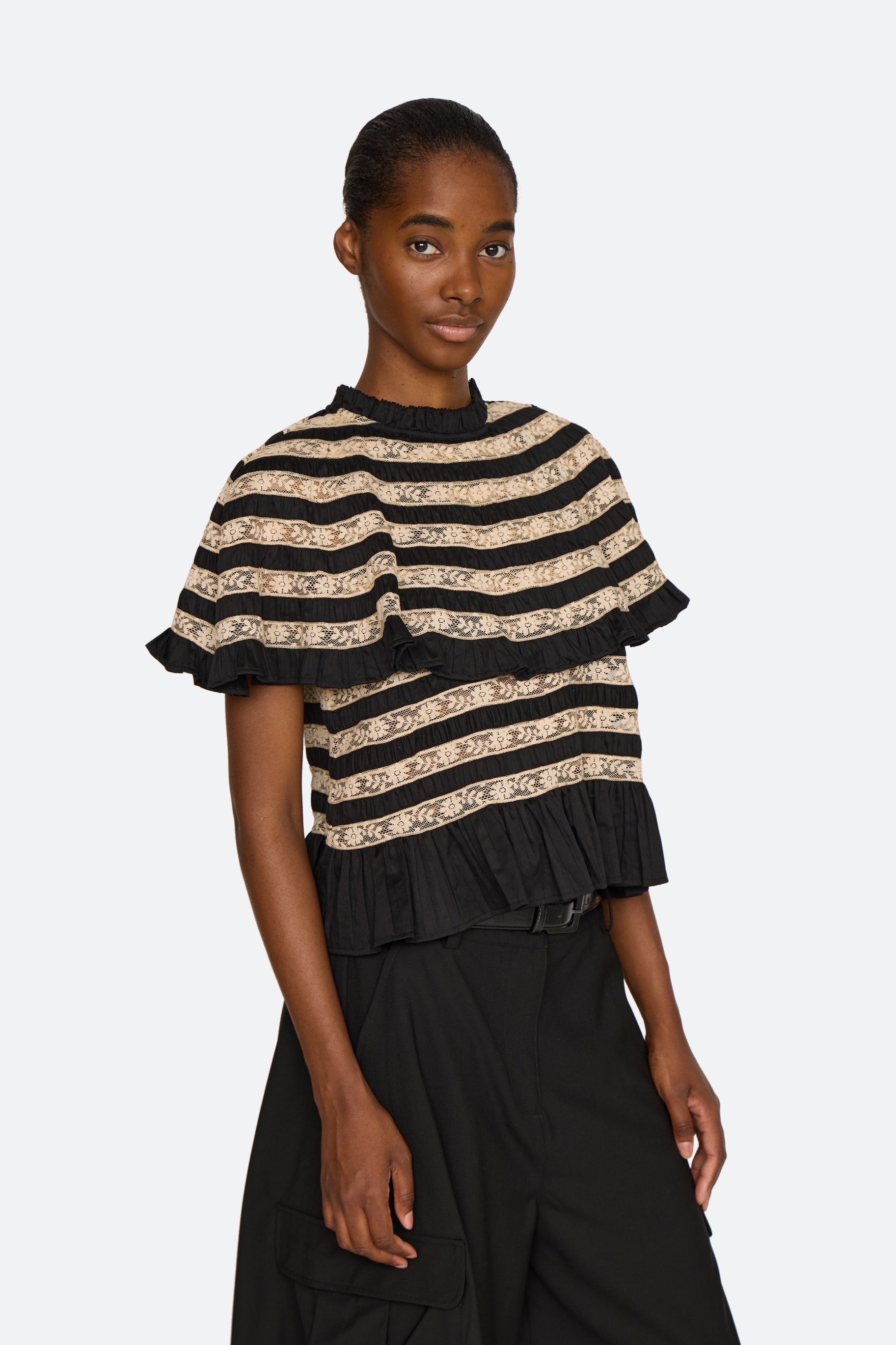 JEMIMA SLVLESS CAPE TOP (D1)
