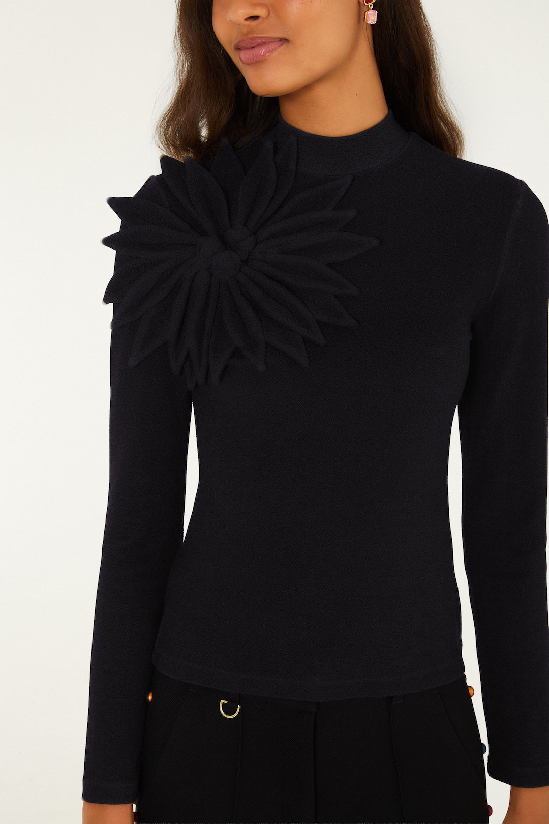BLACK LONG SLEEVE FLOWER TOP