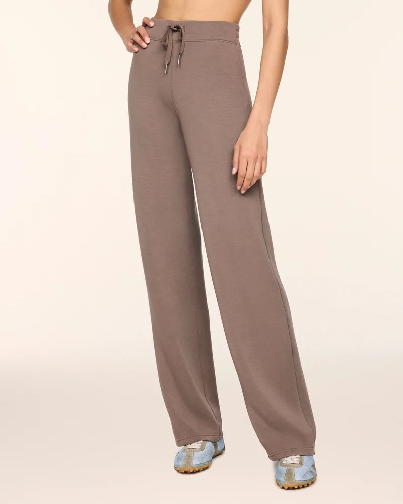 Airessentials Straight Leg Pant