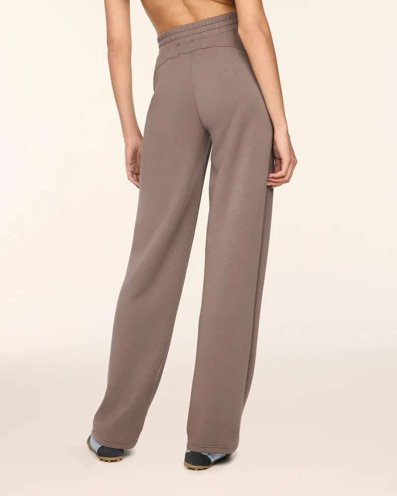Airessentials Straight Leg Pant