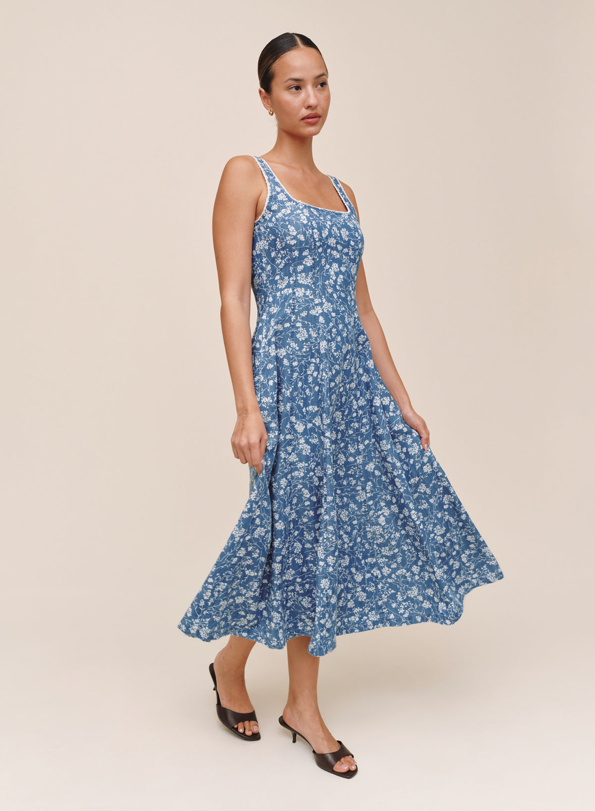 B60023-M56-013 - SLEEVELESS SEAMED FIT & FLARE MIDI DRESS