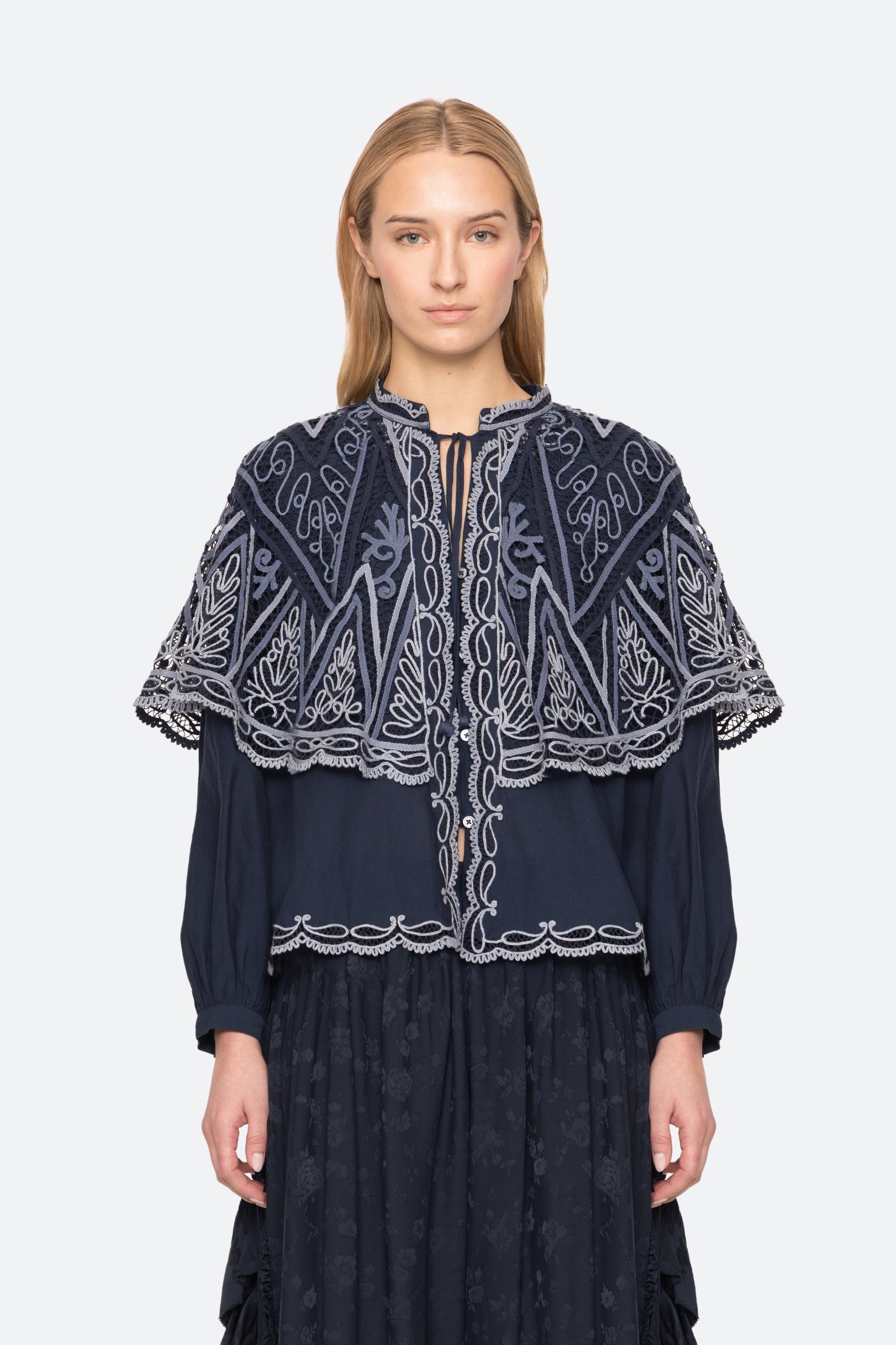VALI EMB L/SLV CAPE TOP (D2)