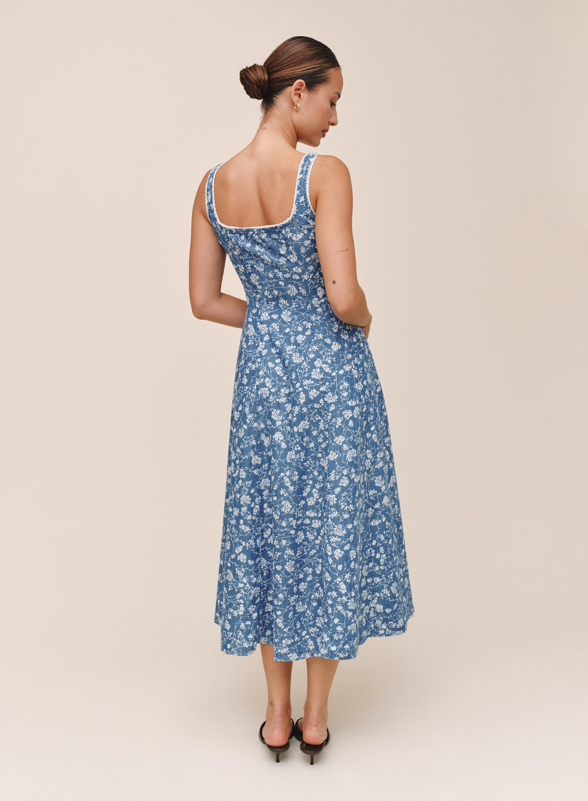 B60023-M56-013 - SLEEVELESS SEAMED FIT & FLARE MIDI DRESS