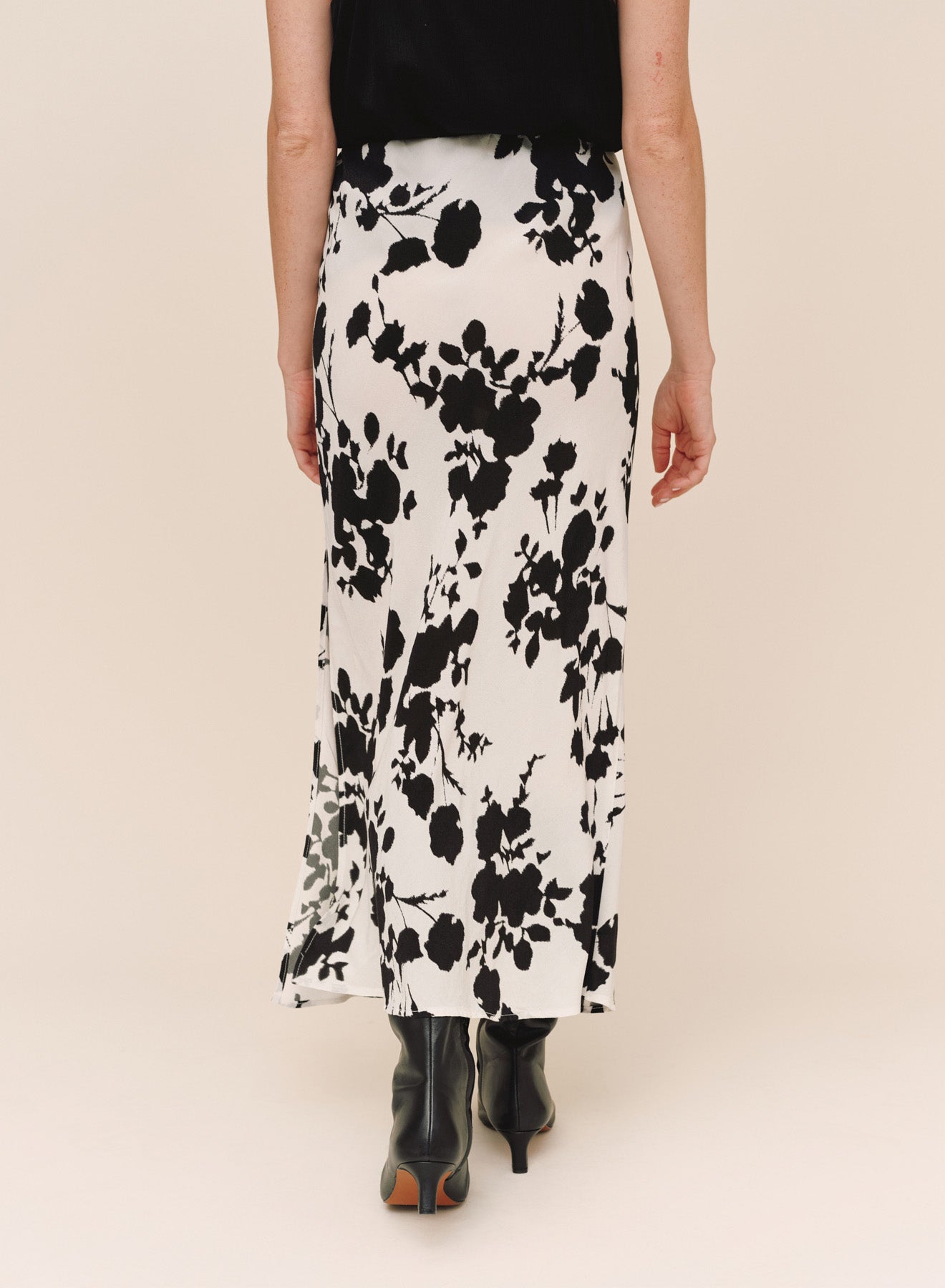 B3537-L73-302 - SIDE SLIT BIAS MAXI SKIRT