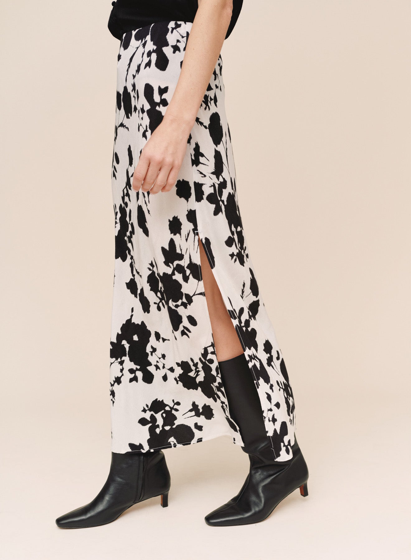 B3537-L73-302 - SIDE SLIT BIAS MAXI SKIRT